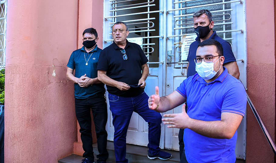Protesto contra veto ao projeto que trata da causa animal é registrado em frente à Casa Legislativa