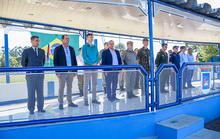 O PODER LEGISLATIVO PRESTIGIA A SOLENIDADE EM HOMENAGEM AO EXÉRCITO BRASILEIRO