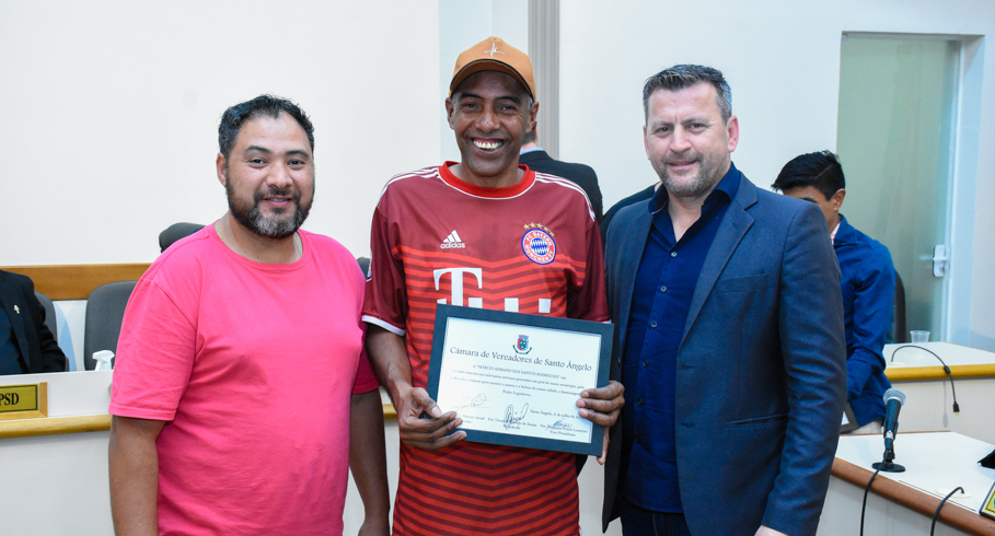 Garis santo-angelenses recebem homenagem especial do Legislativo