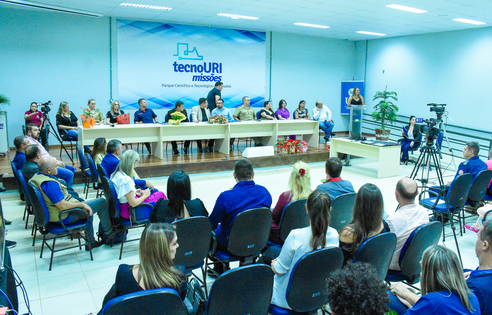 Legislativo realiza entrega do Título Mulher Cidadã para 15 mulheres, indicadas pelos vereadores da Casa