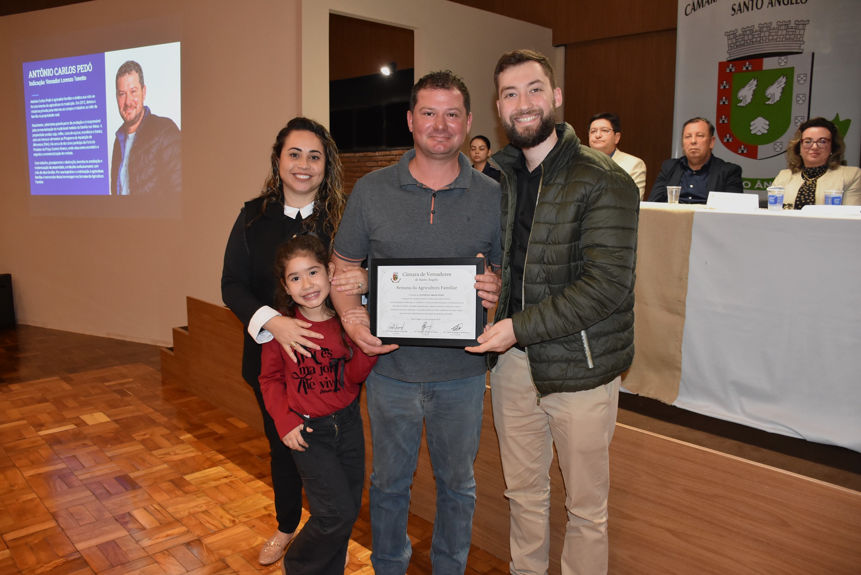 Sessão Solene da Câmara de Vereadores homenageia agricultores durante a Semana da Agricultura Familiar