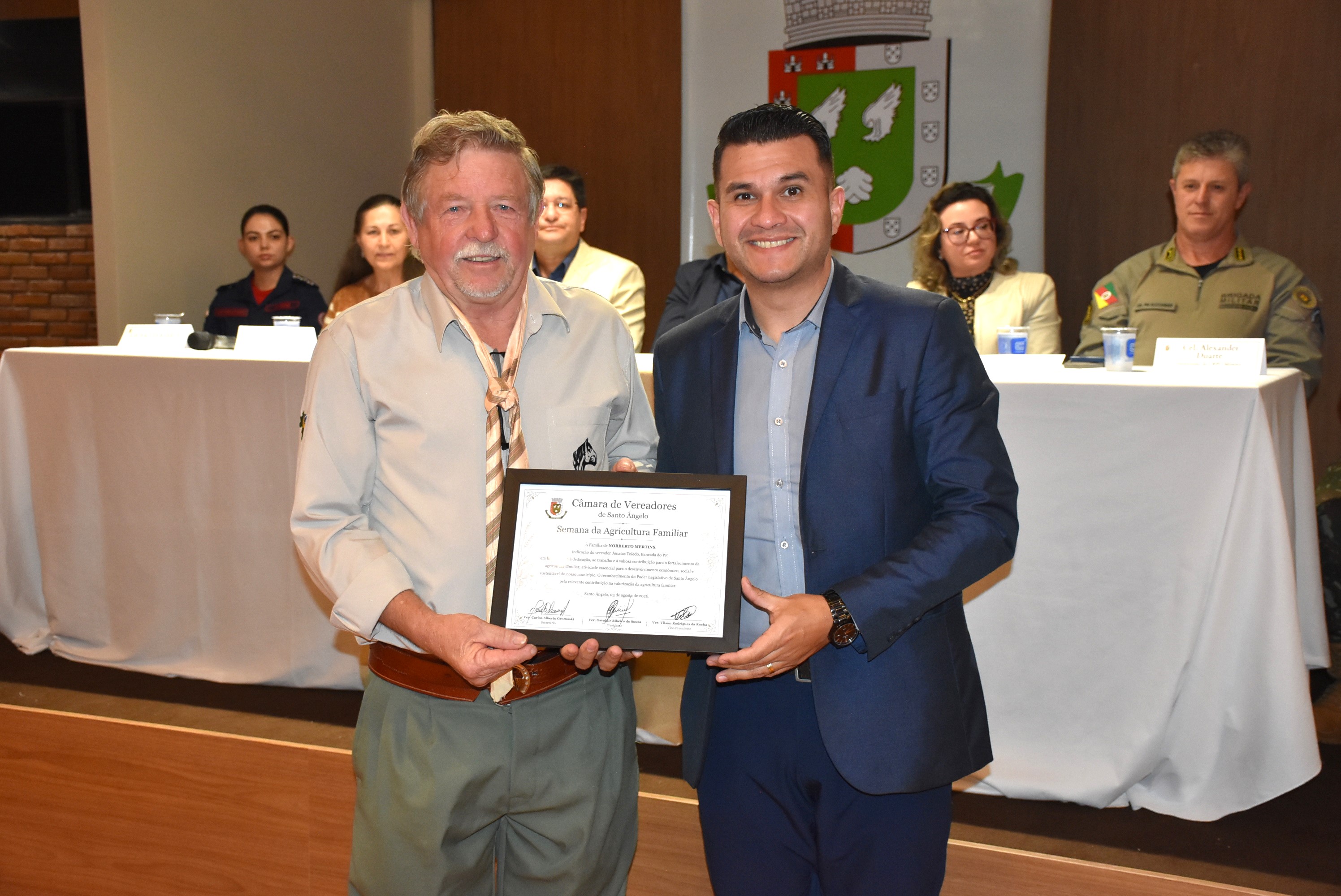 Sessão Solene da Câmara de Vereadores homenageia agricultores durante a Semana da Agricultura Familiar