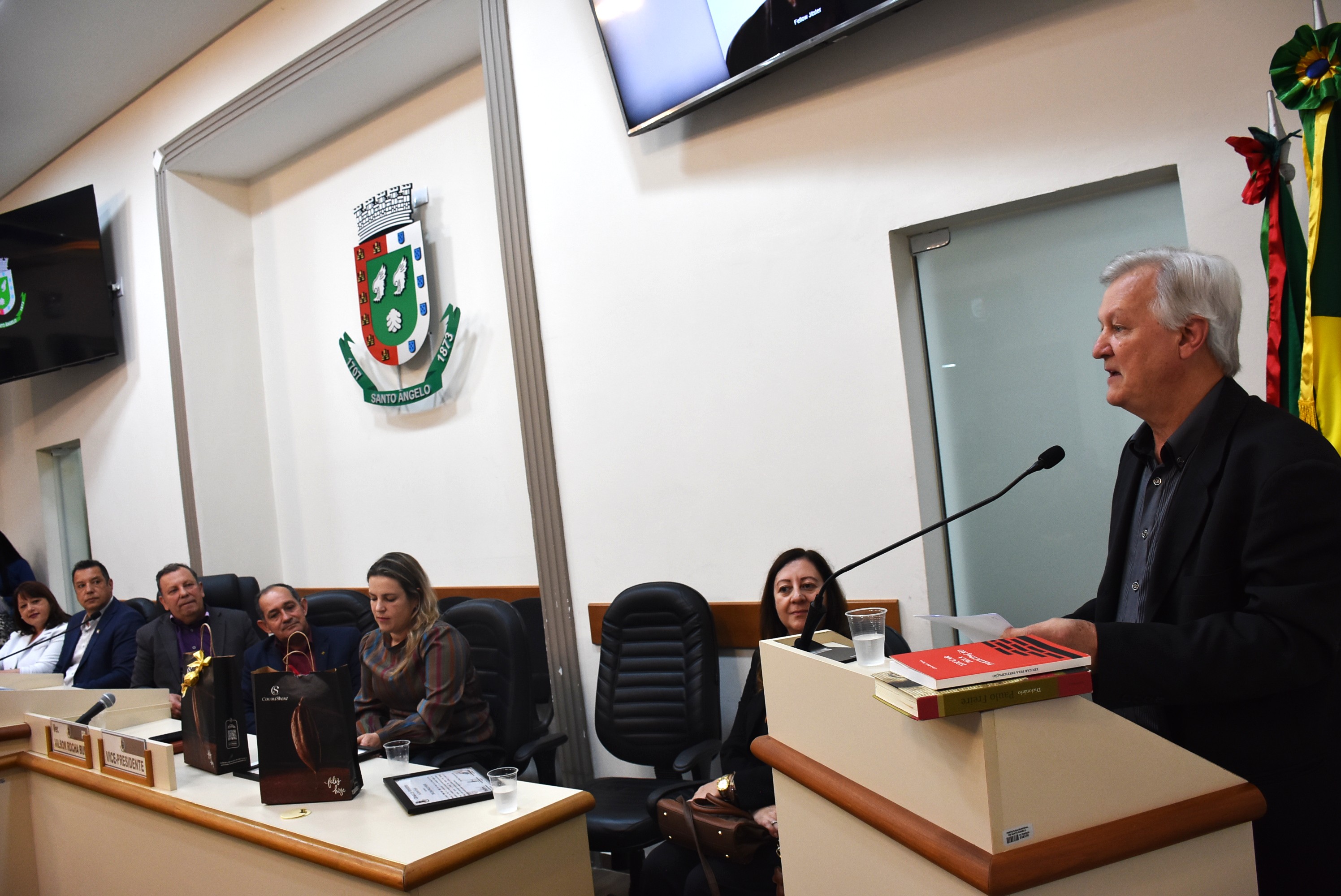 Câmara de Santo Ângelo realiza sessão solene em homenagem ao Dia do Professor