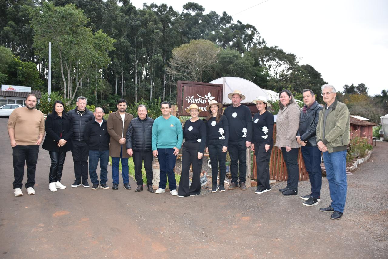 Experi&ecirc;ncia com o agroturismo &eacute; destaque em visita guiada em Buriti