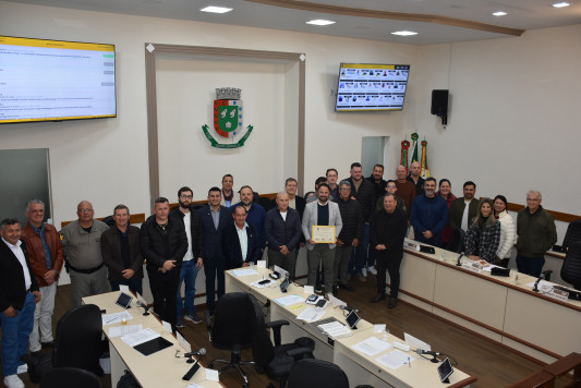 Imagem Destaque Sessão solene da Câmara de Vereadores homenageia trajetória centenária do Clube 28 de Maio