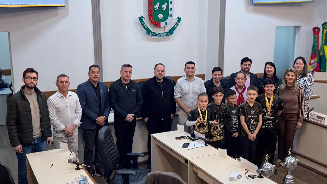 Rocinha FC celebra t&iacute;tulo no Sub-10 e apresenta trabalho social na C&acirc;mara de Vereadores