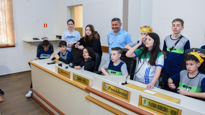 Estudantes de Maravilha/SC visitam o parlamento municipal 
