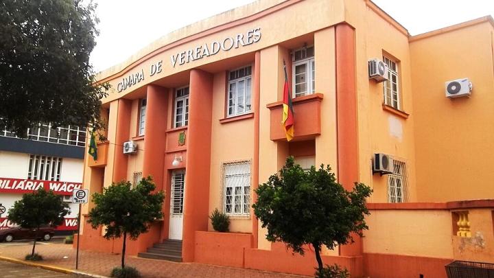 C&acirc;mara de Vereadores realiza Sess&atilde;o Solene em homenagem ao Dia do Professor e Diploma Paulo Freire