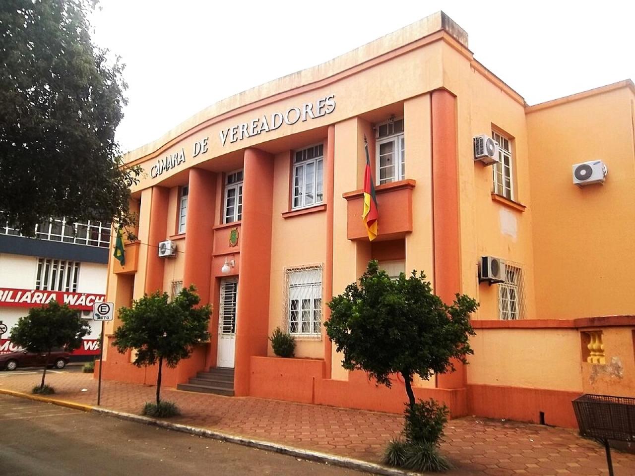C&acirc;mara de Vereadores realiza Sess&atilde;o Solene em homenagem ao Dia do Professor e Diploma Paulo Freire
