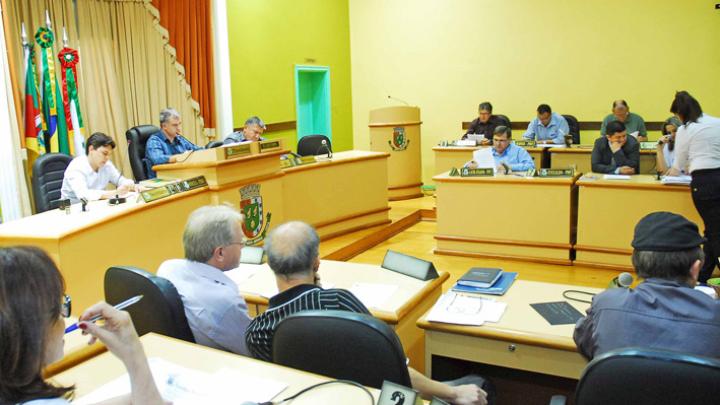 C&acirc;mara de vereadores aprova LDO para o ano de 2014